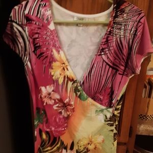 Short sleeved knit top